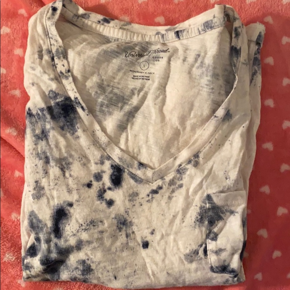 Universal thread tie dye shirt